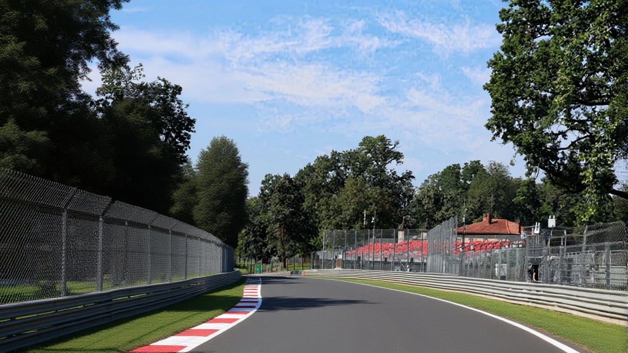 Hamilton e Leclerc dão dobradinha da Ferrari no TL1 do GP da Itália 2025